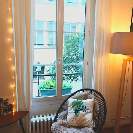 Charming 1 Bedroom In Upper Marais Paris